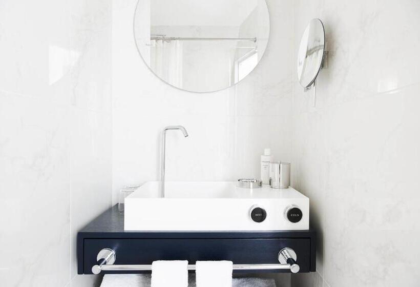 Classic room with balcony, Perpetual Elysée Montaigne