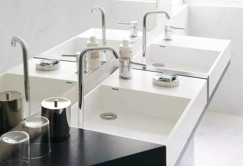 Camera Premium, Perpetual Elysée Montaigne