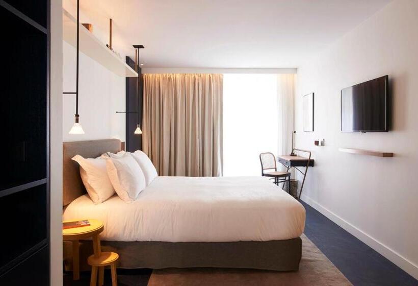 اتاق پرمیوم, Perpetual Elysée Montaigne