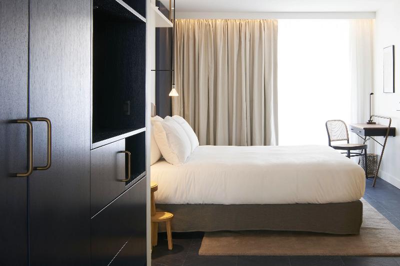 اتاق پرمیوم, Perpetual Elysée Montaigne