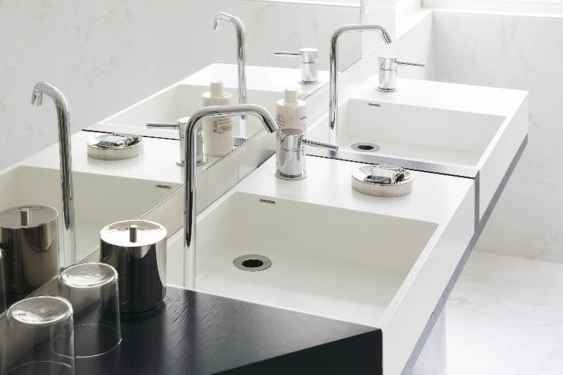 اتاق پرمیوم, Perpetual Elysée Montaigne