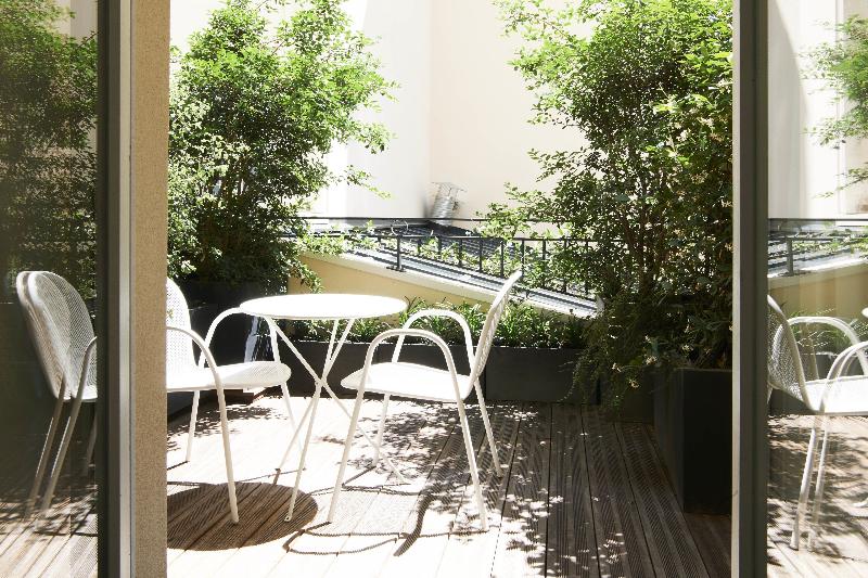 اتاق پرمیوم, Perpetual Elysée Montaigne