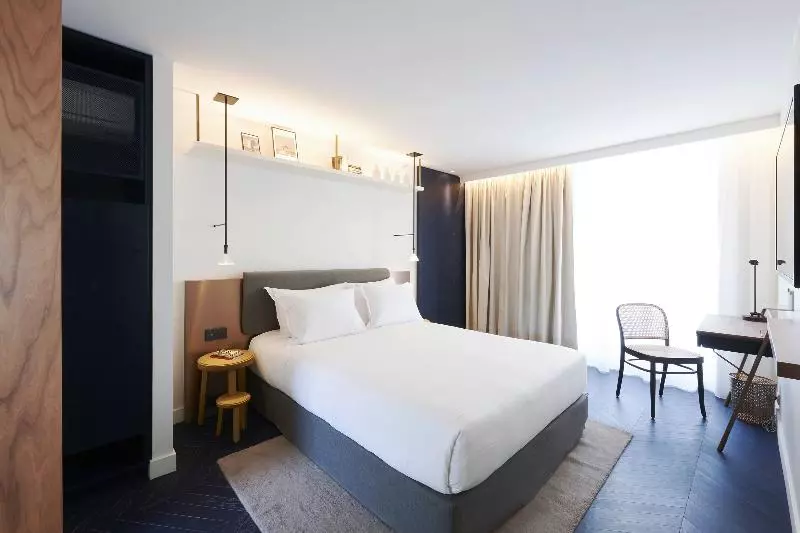Classic room with balcony, Perpetual Elysée Montaigne
