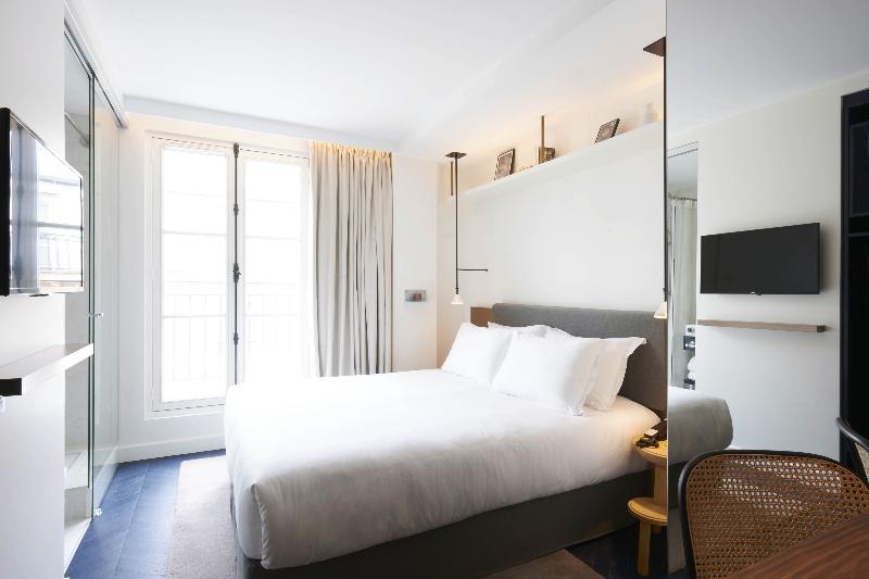 Classic room with balcony, Perpetual Elysée Montaigne