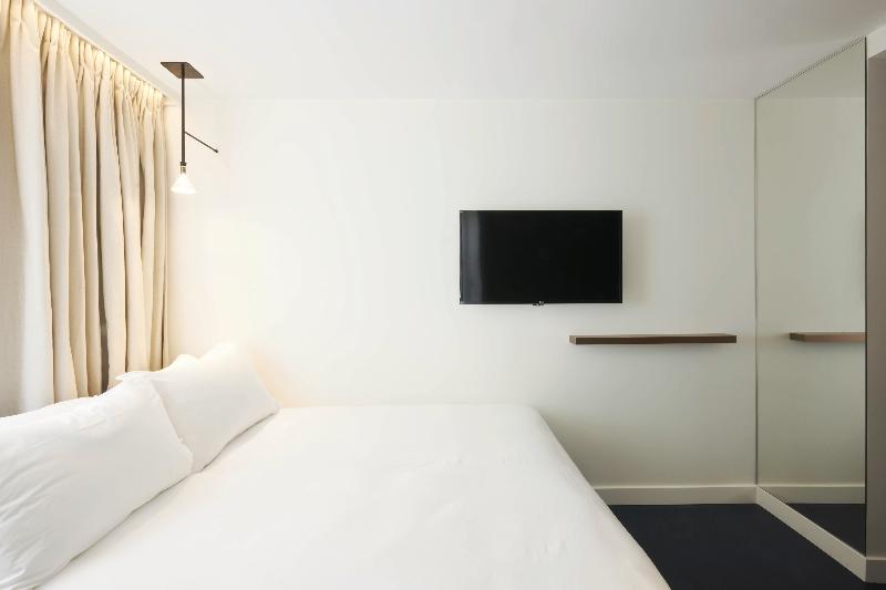 اتاق لوکس, Perpetual Elysée Montaigne