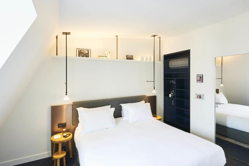 اتاق کلاسیک, Perpetual Elysée Montaigne