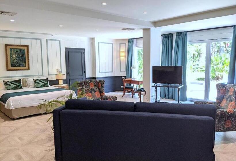 غرفة عائلية مطلّة علي الحديقة, Le Saint Christophe