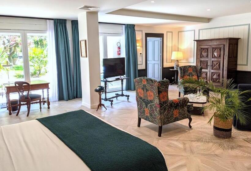 غرفة عائلية مطلّة علي الحديقة, Le Saint Christophe