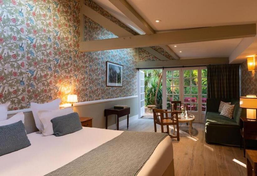 غرفة عائلية مطلّة علي الحديقة, Le Saint Christophe