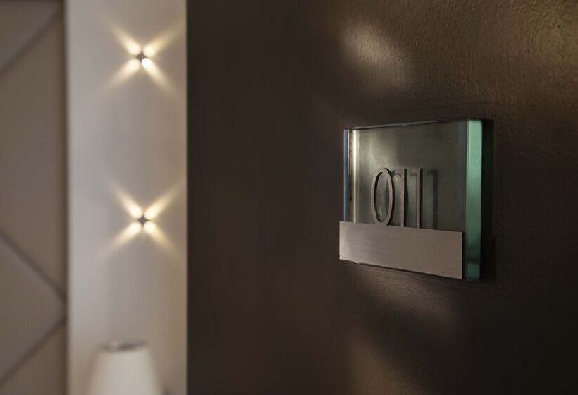 Camera Tripla Standard, Longchamp Elysees