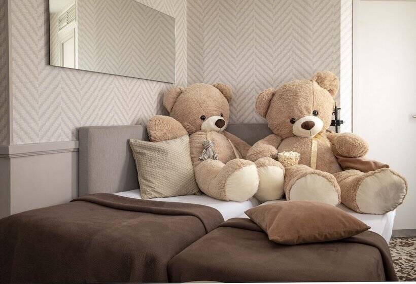 Camera Quadrupla Standard, Longchamp Elysees