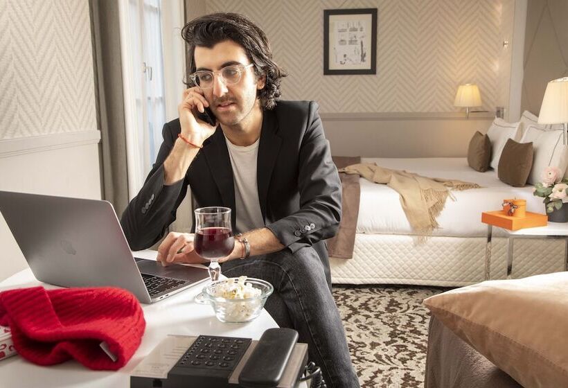 Camera Quadrupla Standard, Longchamp Elysees