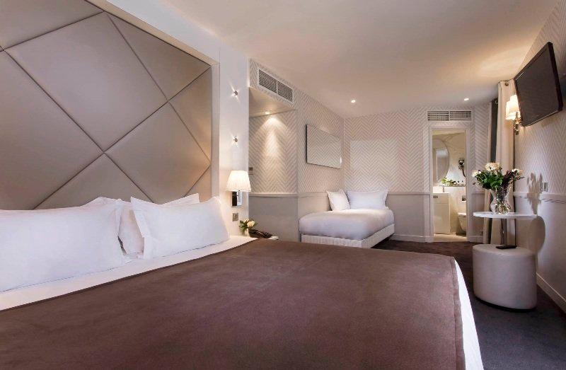 Camera Tripla Standard, Longchamp Elysees