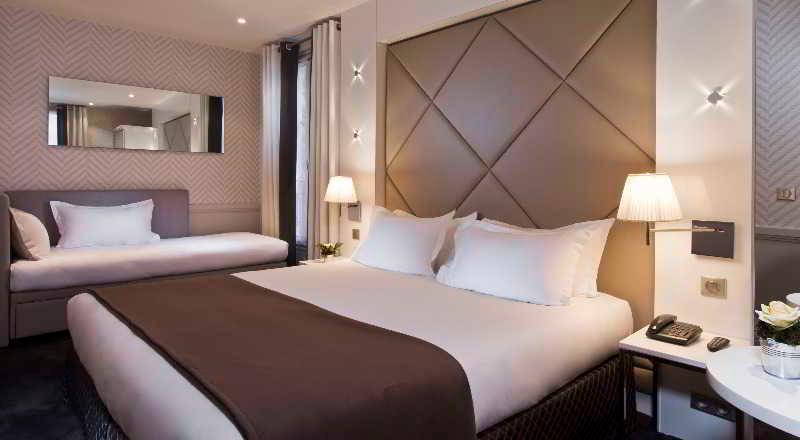 Camera Tripla Standard, Longchamp Elysees