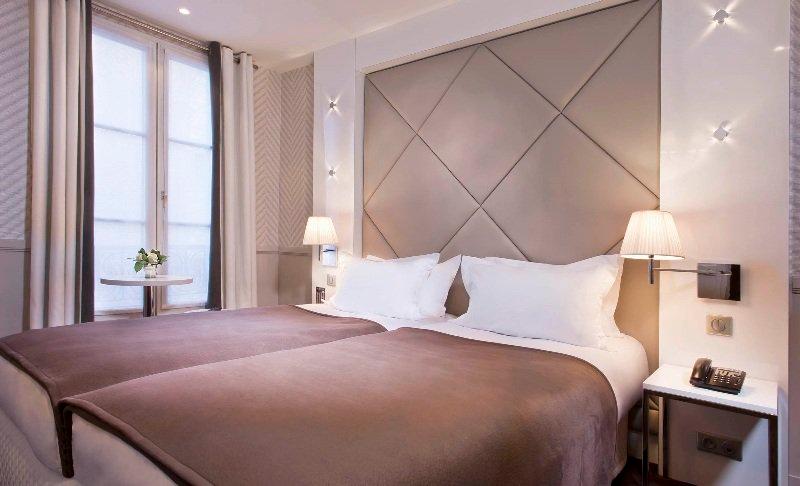 Camera Standard, Longchamp Elysees