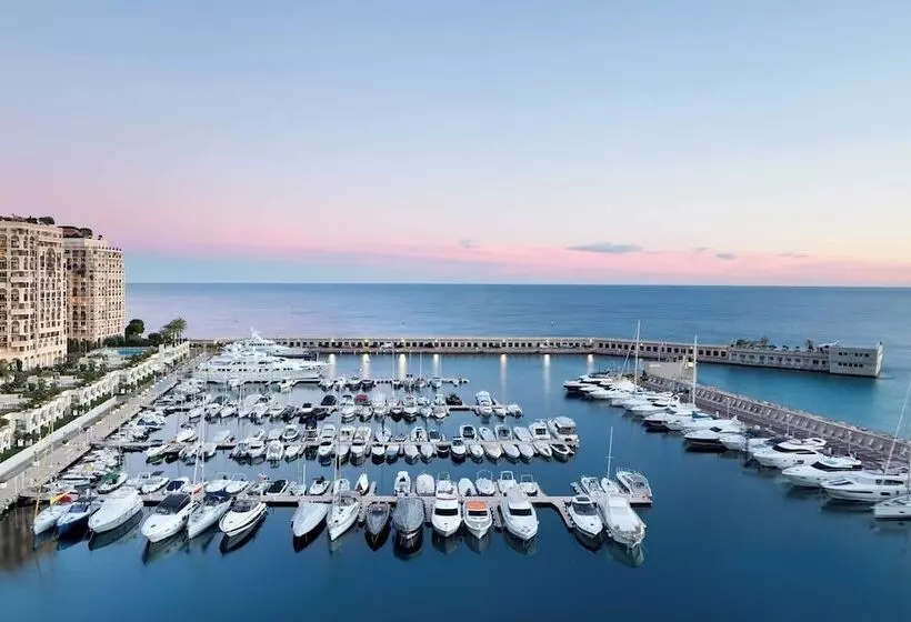سوییت با چشم‌انداز دریا, Riviera Marriott Hotel La Porte De Monaco