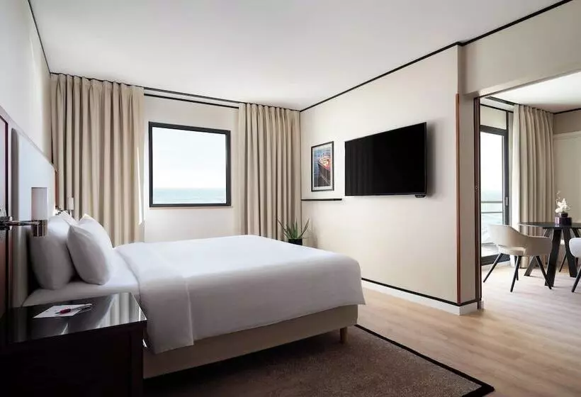 سوییت با چشم‌انداز دریا, Riviera Marriott Hotel La Porte De Monaco