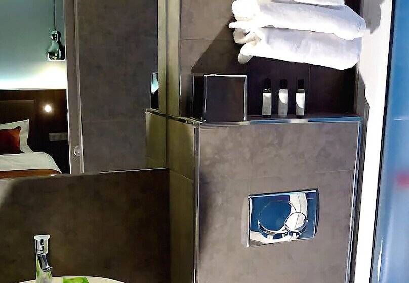 Superior Quadruple Room, Alhambra