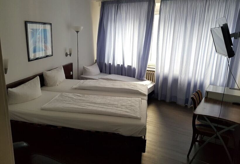 3-Bett-Standardzimmer, Berliner Hof