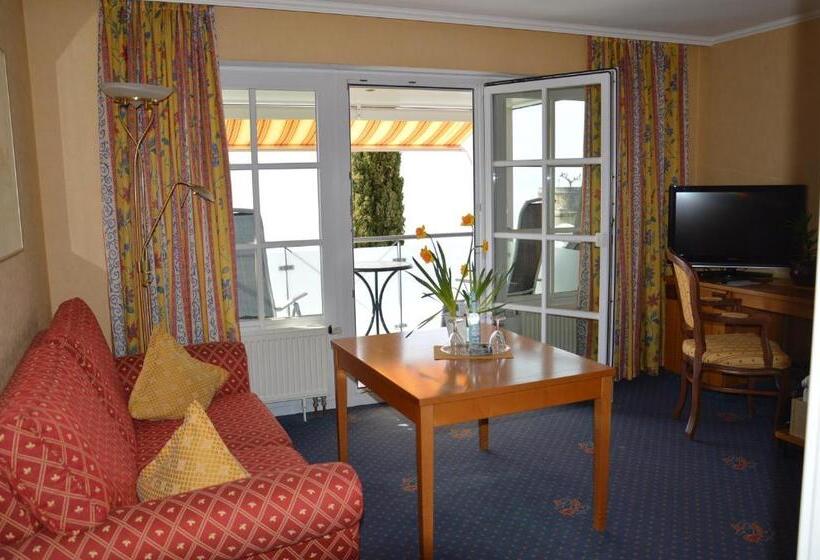 Suite with lake view, Engel