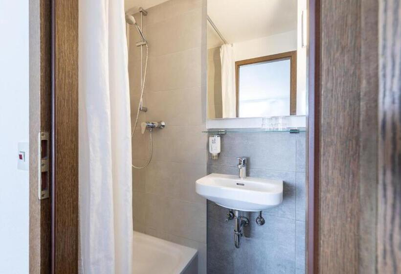Номер Стандарт Трехместный, Theambassador Hotel I Essen City