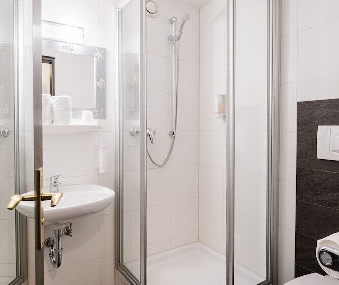 غرفة قياسية, Pelikan