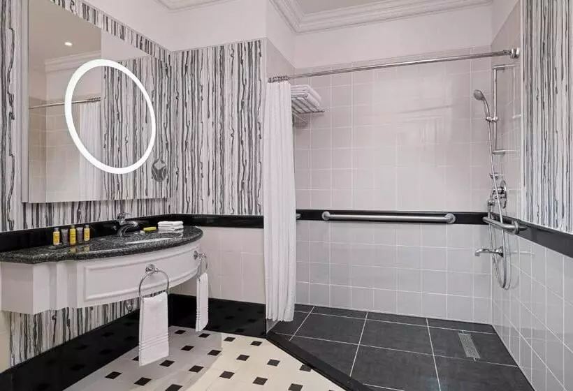 اتاق لوکس با تخت بزرگ, Tbilisi Marriott
