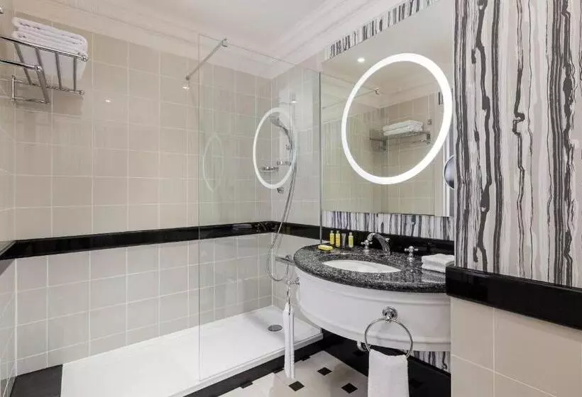اتاق لوکس با تخت بزرگ, Tbilisi Marriott