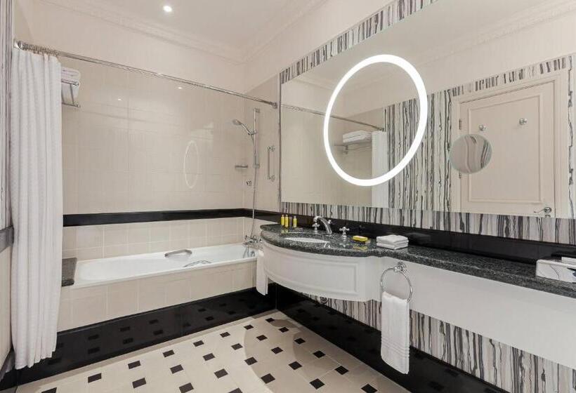 اتاق لوکس با تخت بزرگ, Tbilisi Marriott