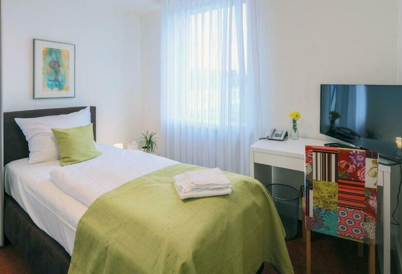 标准单人间, Kleiner Markt