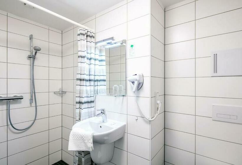 标准单人间, Kleiner Markt