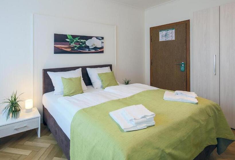 高级大房间, Kleiner Markt