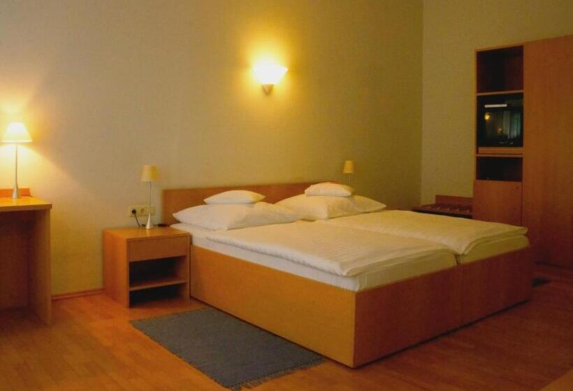 غرفة قياسية, Zum Scheppen Eck