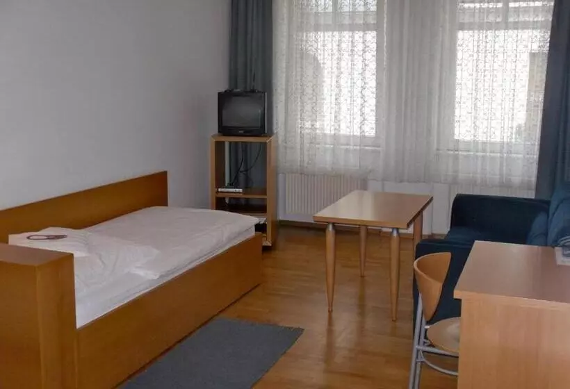 Standard Yhden Hengen Huone, Zum Scheppen Eck