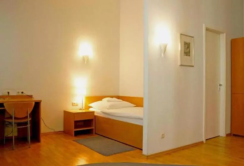 Standard Yhden Hengen Huone, Zum Scheppen Eck