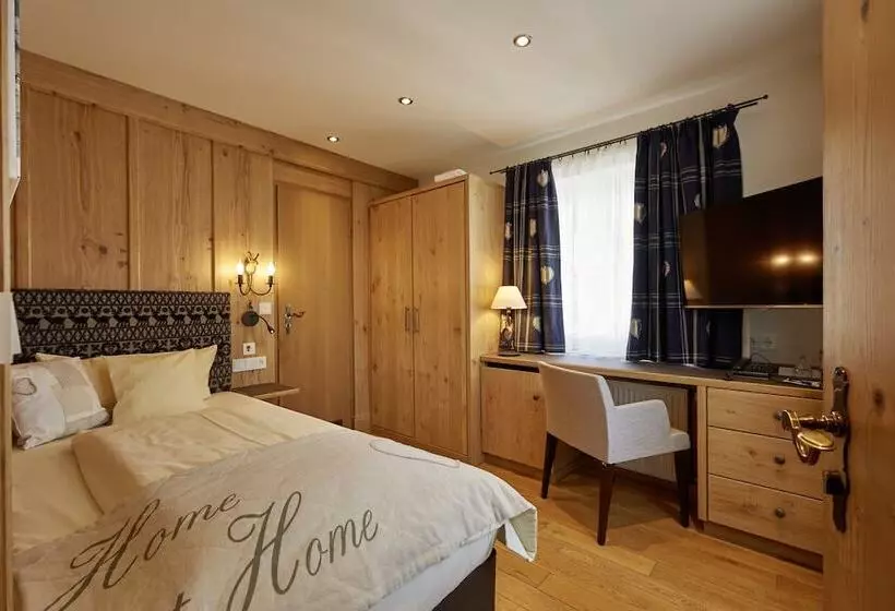 Economy Yhden Hengen Huone, Adler