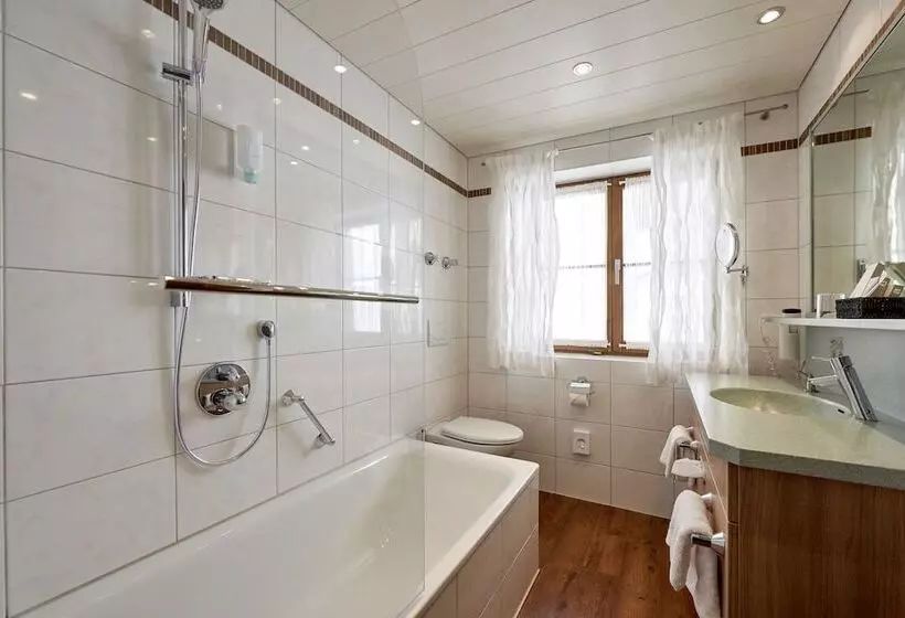 Comfort-huone, Adler