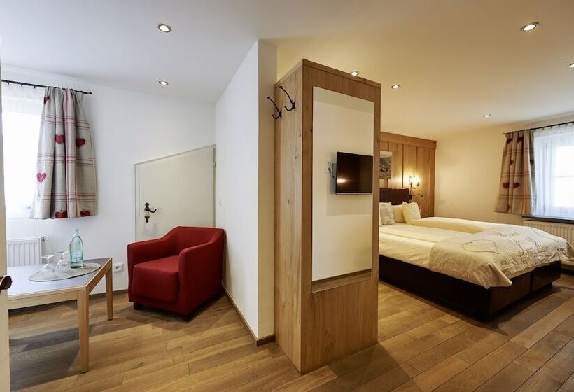 חדר סופריור, Adler