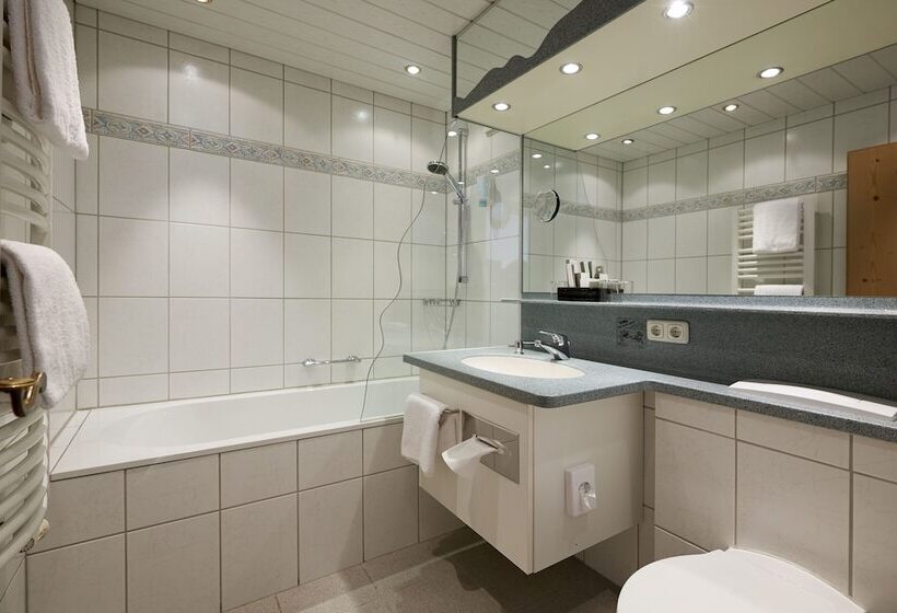 חדר סופריור, Adler