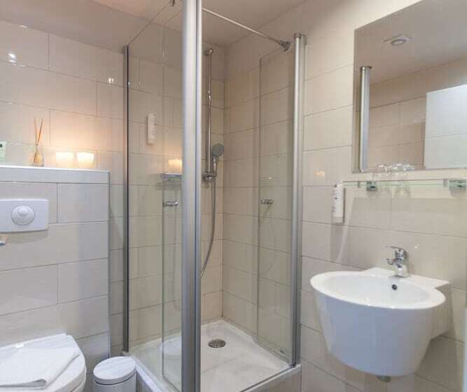 غرفة قياسية ثلاثية, Am Fjord