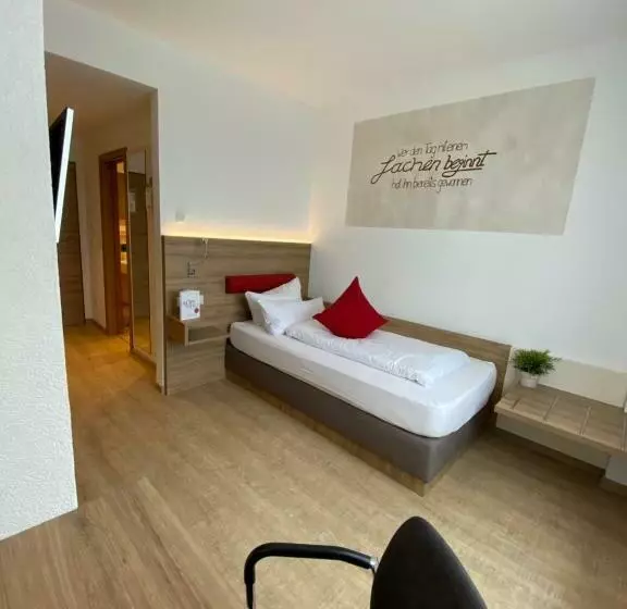 Quarto Estandar Individual, Asgard