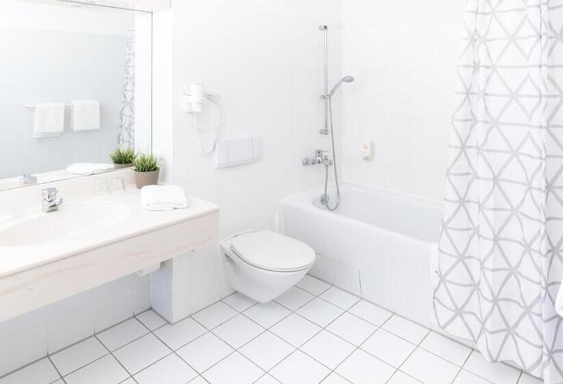 Номер Стандарт Трехместный, Leipzig City Nord By Campanile