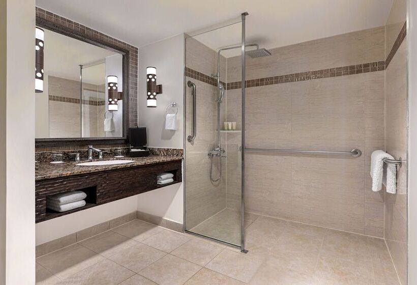 장애인용 디럭스룸, Dusit Beach Resort Guam