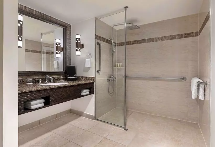 اتاق دلوکس مخصوص معلولین, Dusit Beach Resort Guam