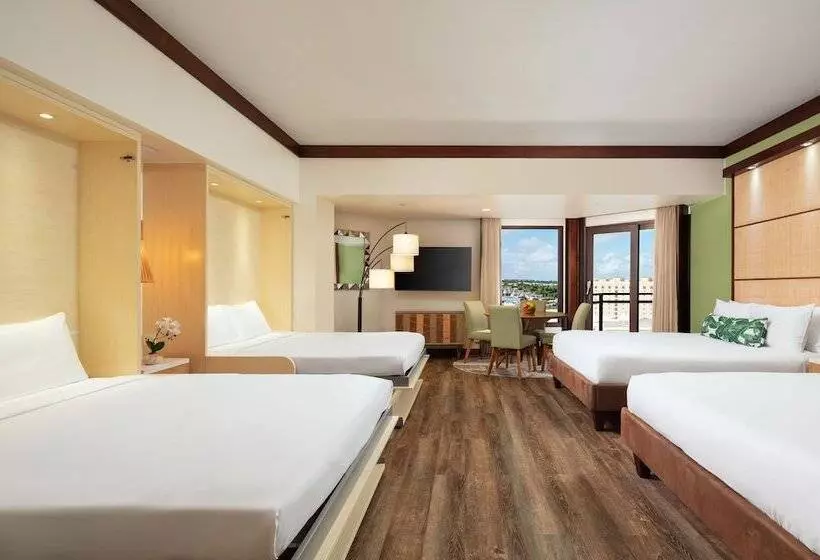 استودیو کلوب, Dusit Beach Resort Guam