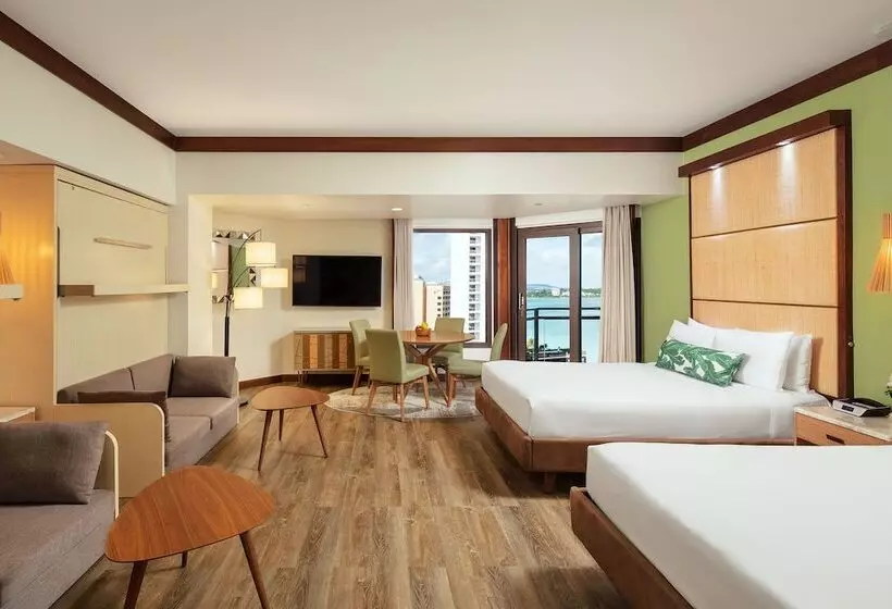 استودیو کلوب, Dusit Beach Resort Guam