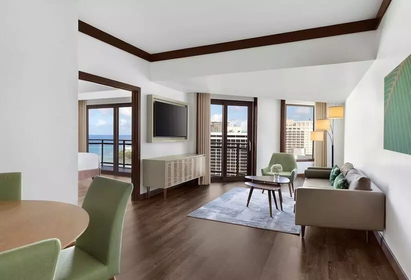 سوئیت کلوب با چشم‌انداز دریا, Dusit Beach Resort Guam