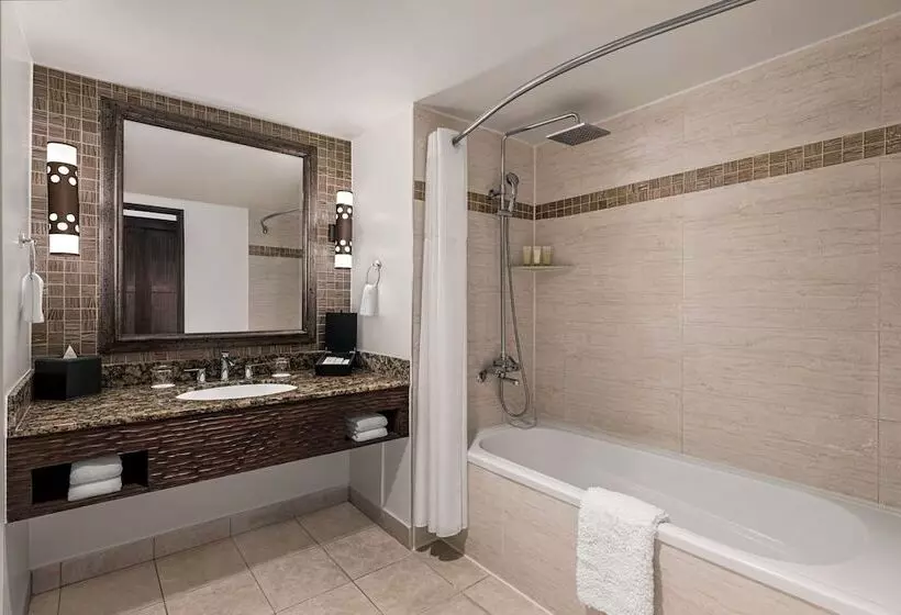 سوئیت کلوب با چشم‌انداز دریا, Dusit Beach Resort Guam