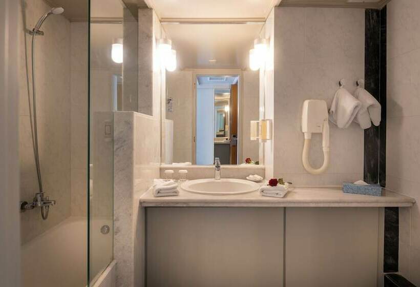 סוויטת ג'וניור אקזקיוטיב, Aquila Porto Rethymno