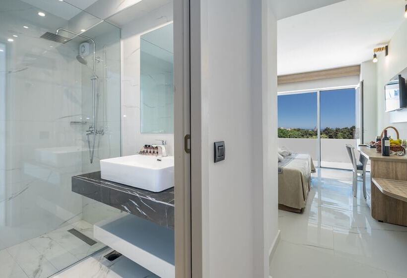 סוויטה אקזקיוטיב, Castellum Suites   All Inclusive